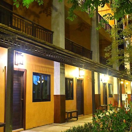 Chalicha Resort Чумпхон Экстерьер фото